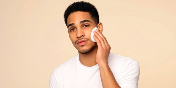 Soins masculins : La routine essentielle pour une peau saine et éclatante